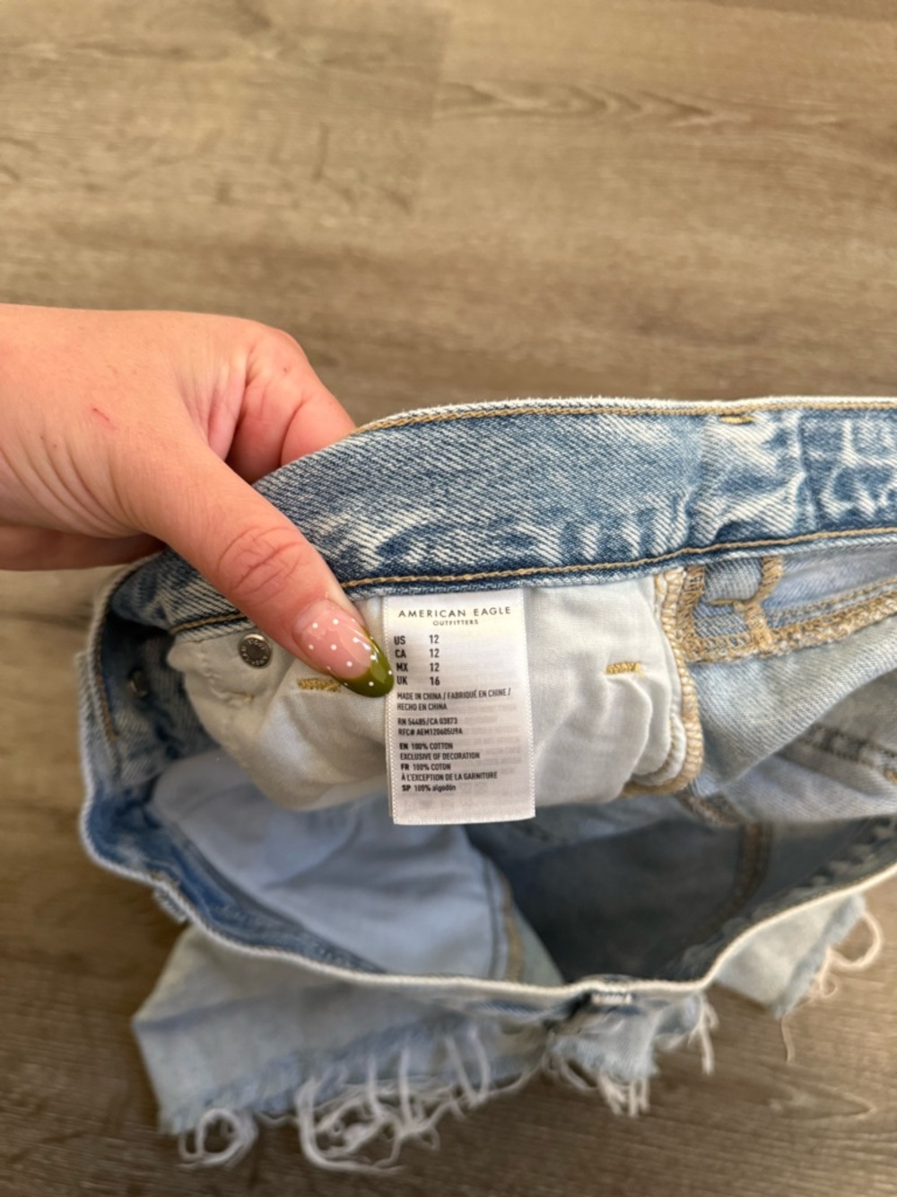American Eagle Outfitters Light Wash Distressed Denim Jean Mom Shorts - Picture 4 of 5